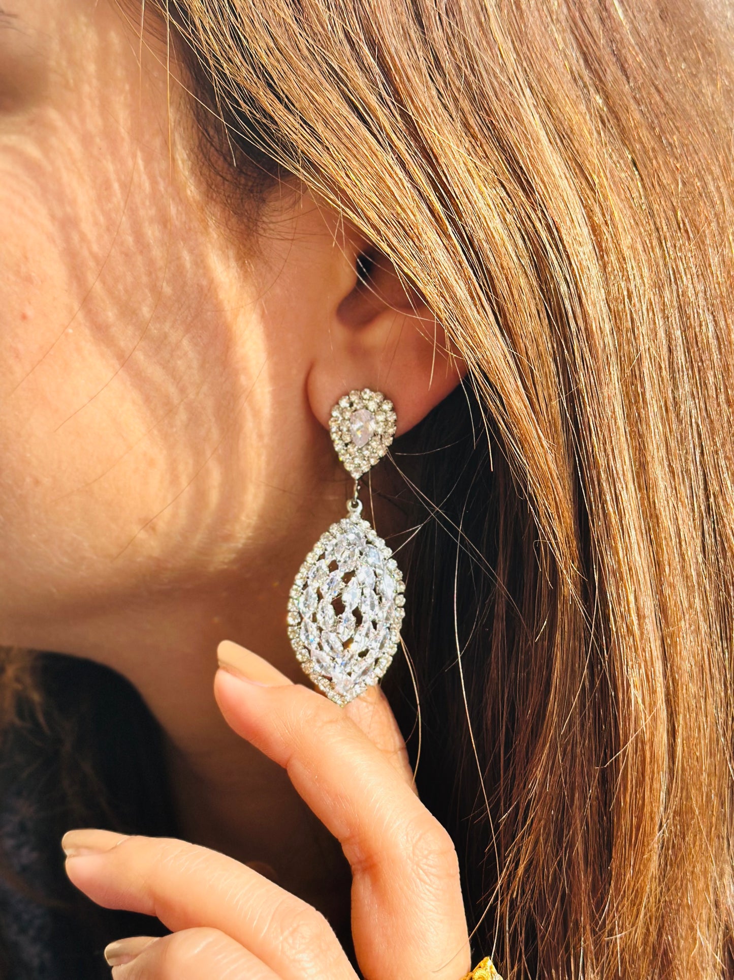 “Exquisite Teardrop Diamond Crystal Earrings”